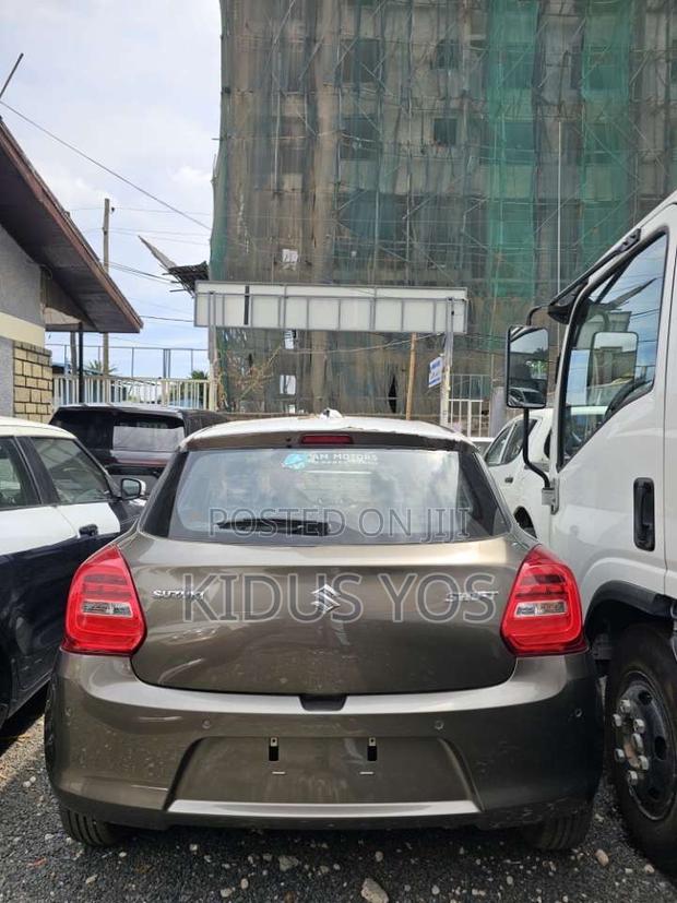 New Suzuki Swift 2023 Brown