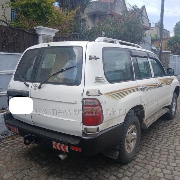Toyota Land Cruiser 2004 Ivory