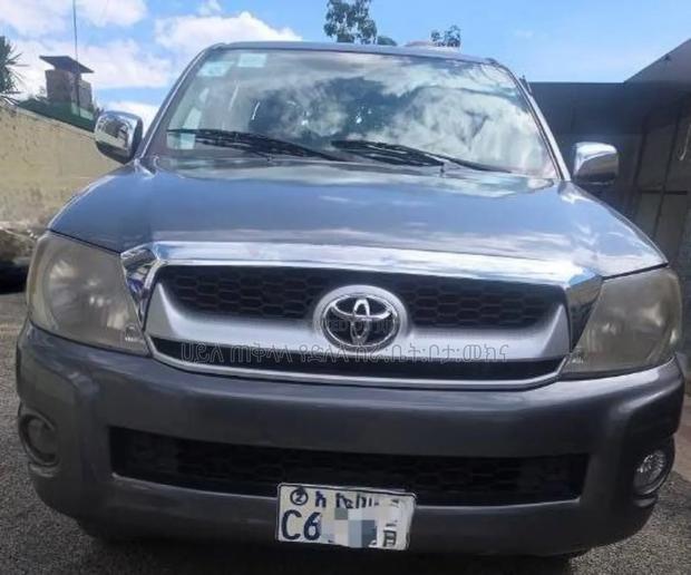 Toyota Hilux 2010 Beige