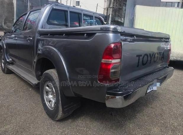 Toyota Hilux 2010 Beige