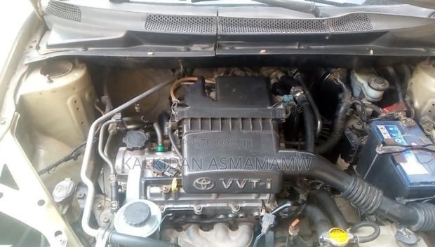 Toyota Platz 2002 Silver