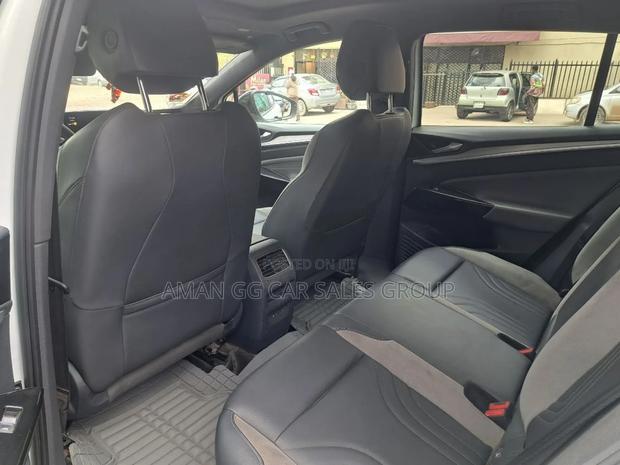 Volkswagen ID.6 2022 White