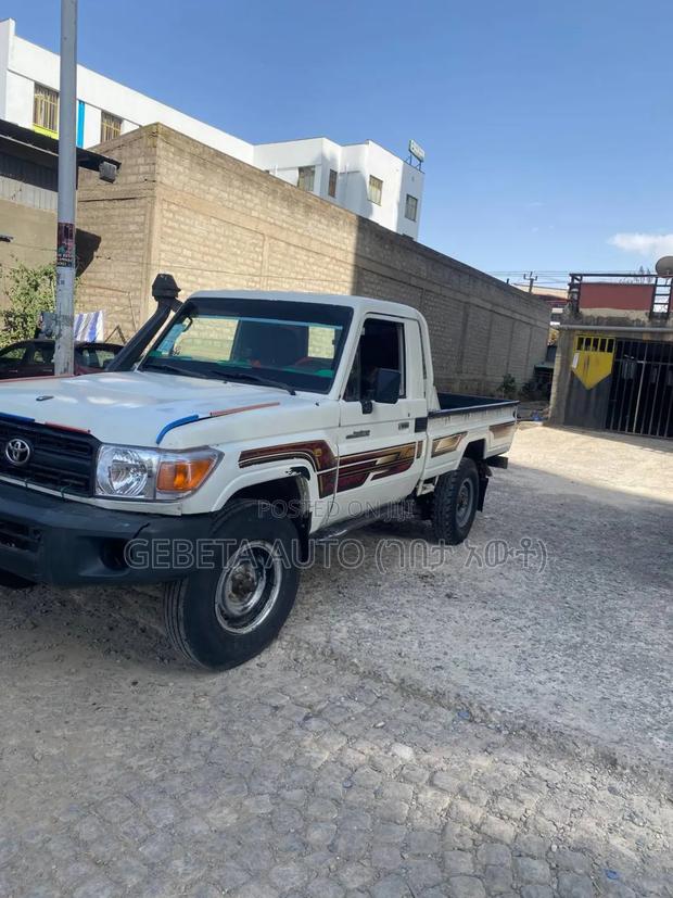 Toyota Land Cruiser 2012