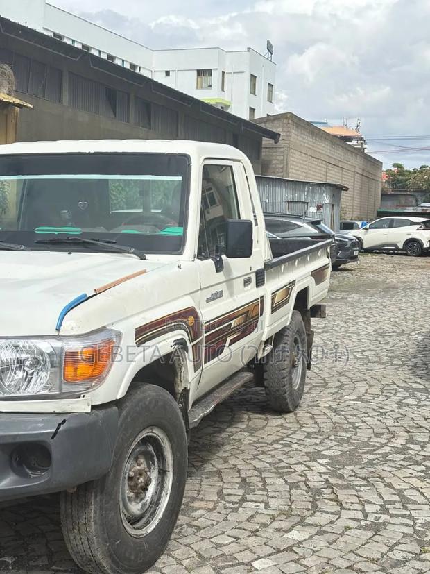 Toyota Land Cruiser 2012