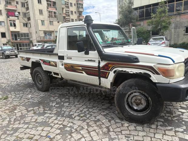 Toyota Land Cruiser 2012