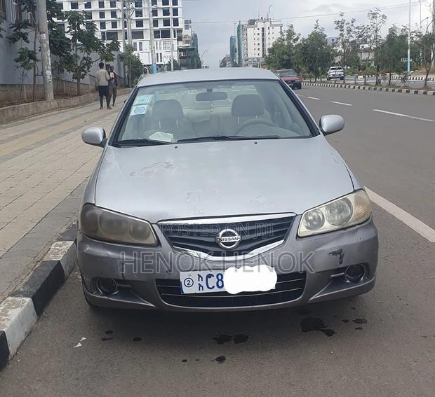 Nissan Sunny 2011 Silver