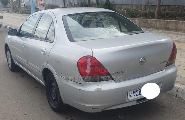 Nissan Sunny 2011 Silver