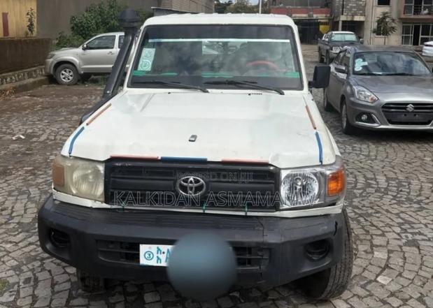 Toyota Hilux 2012 White