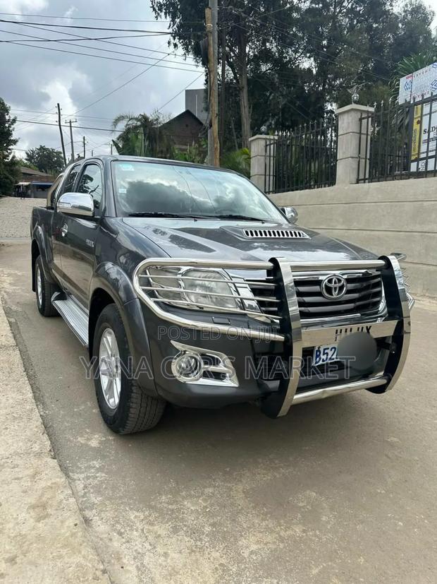 Toyota Hilux 2015 Blue