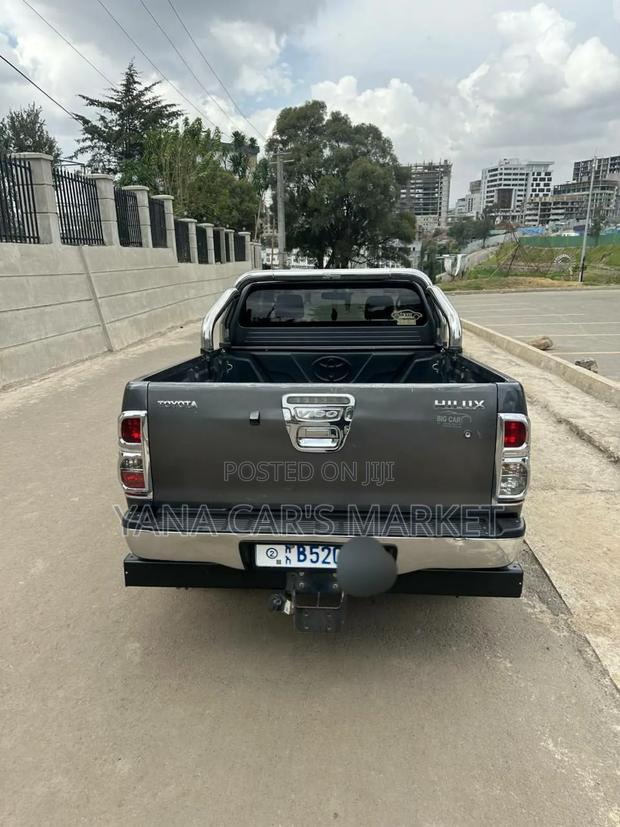 Toyota Hilux 2015 Blue