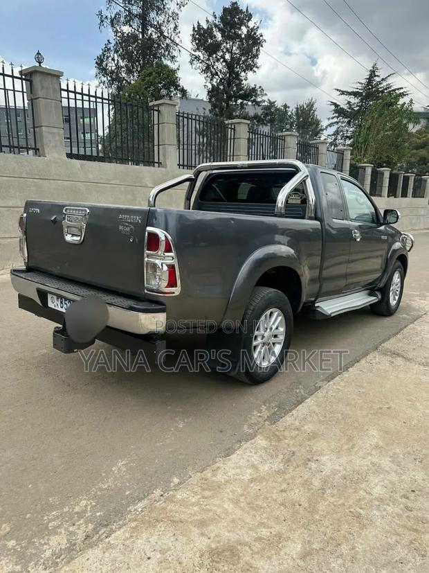 Toyota Hilux 2015 Blue