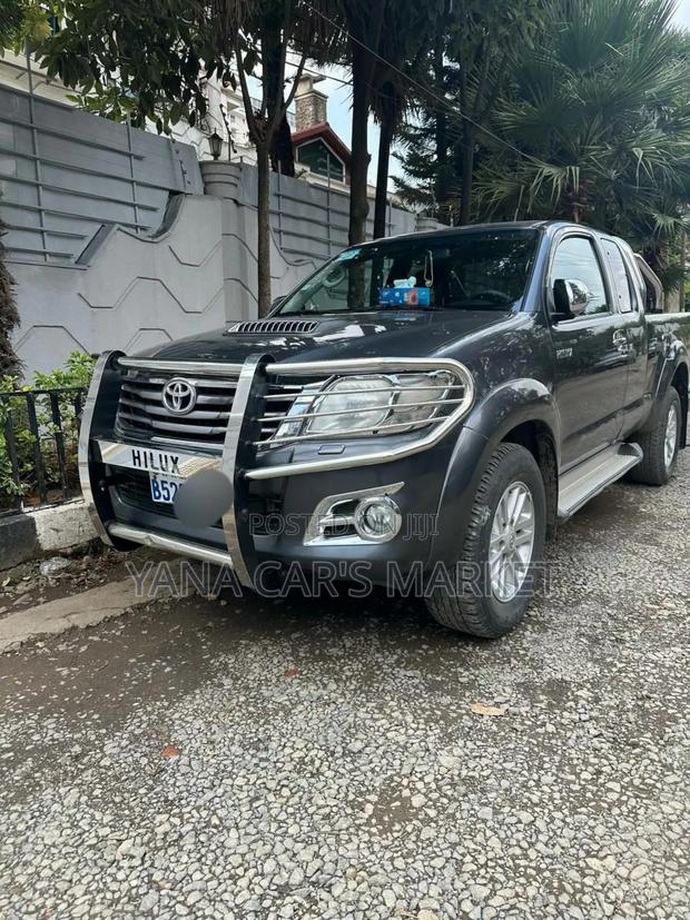 Toyota Hilux 2015 Blue