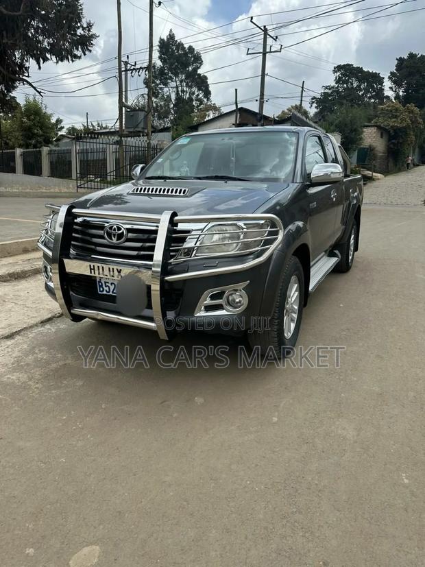 Toyota Hilux 2015 Blue