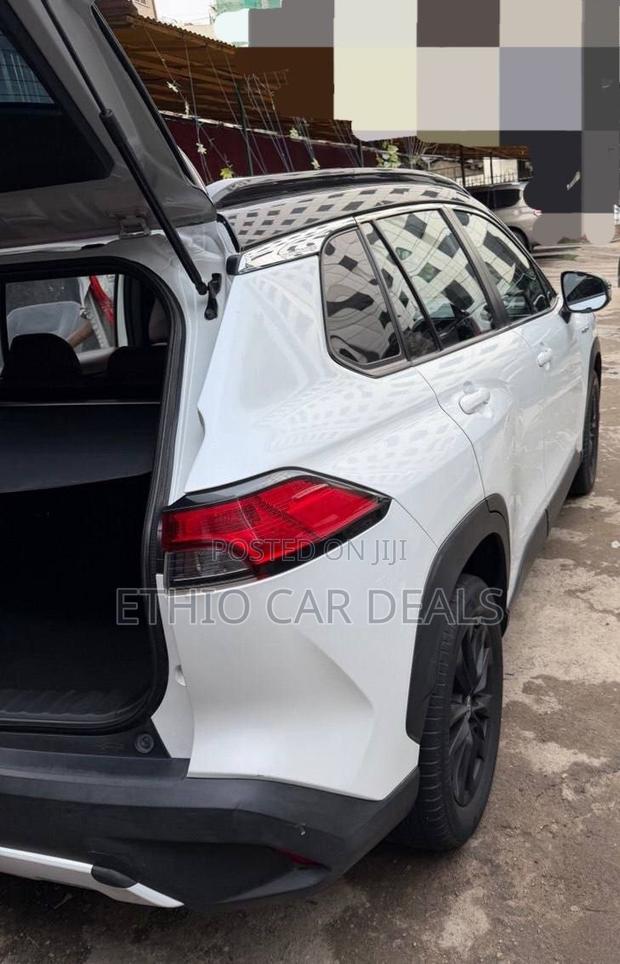 Toyota Corolla Cross Hybrid 2023 White
