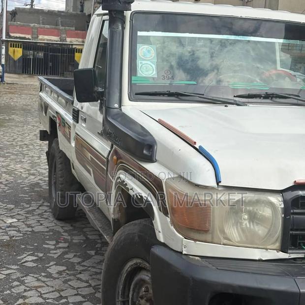 Toyota Land Cruiser 2012 White