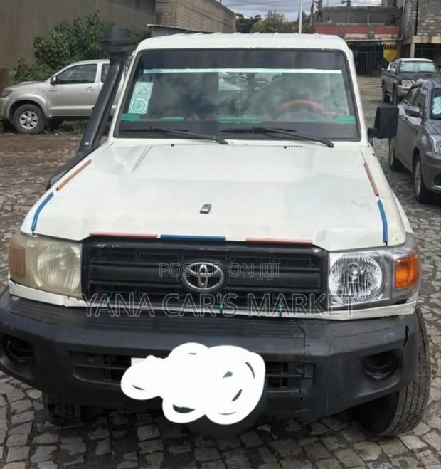 Toyota Land Cruiser 2012 White
