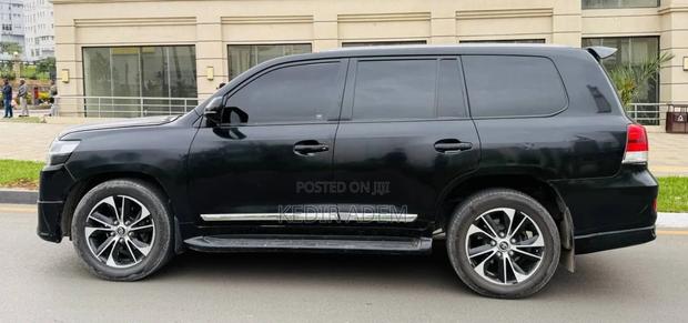 Toyota Land Cruiser 2011 Black