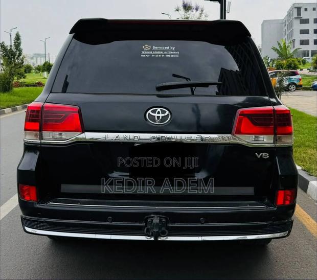 Toyota Land Cruiser 2011 Black