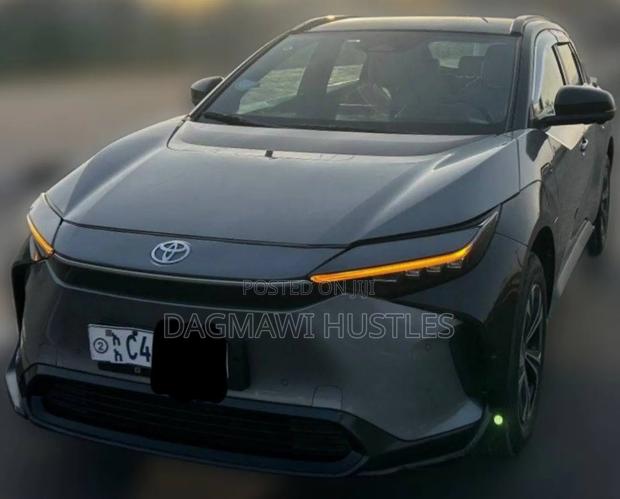 Toyota bZ4X Limited AWD 2024 Silver