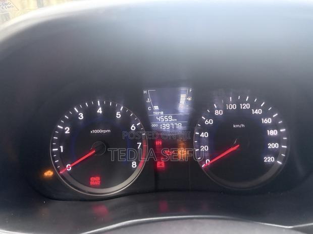 Hyundai Accent SE 2011 Gold
