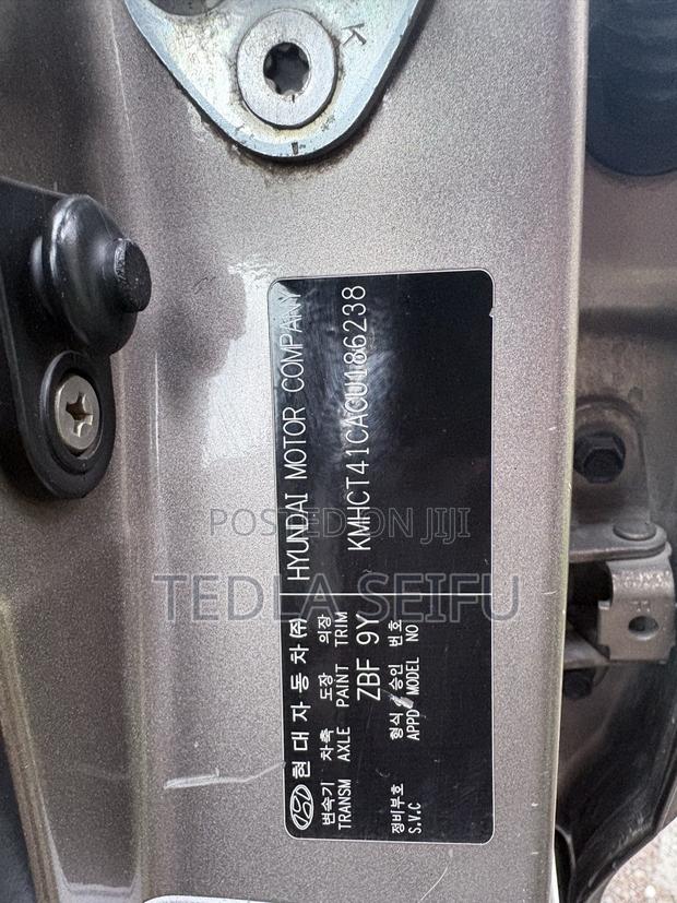 Hyundai Accent SE 2011 Gold