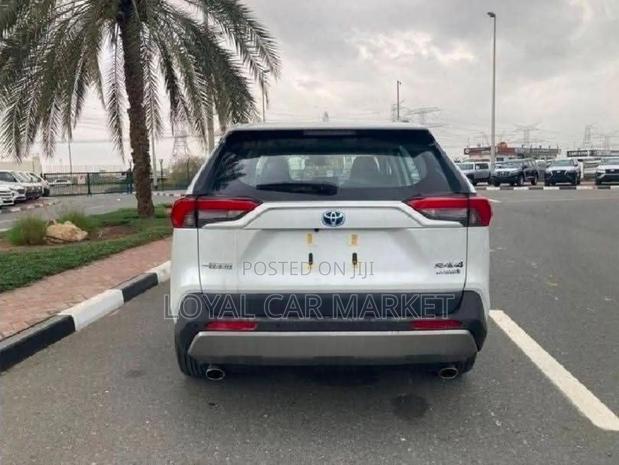 New Toyota RAV4 Hybrid 2024 White