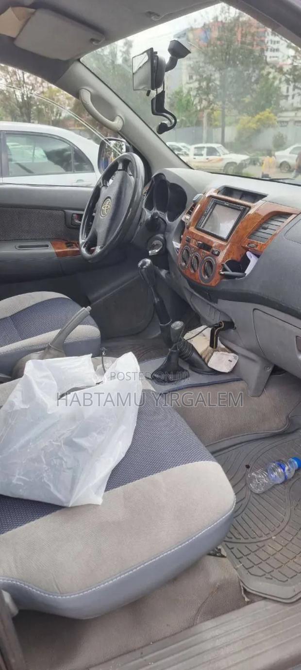 Toyota Hilux 2010 Gray