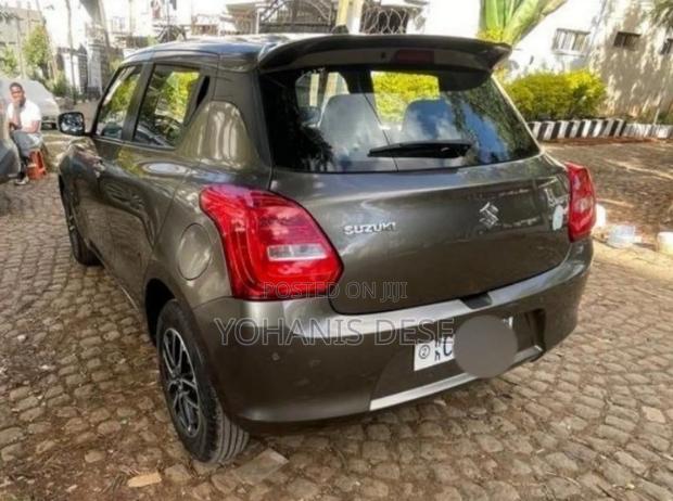Suzuki Swift 2022 Gray