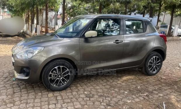 Suzuki Swift 2022 Gray