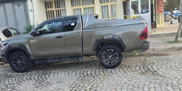 Toyota Hilux 2021 Beige