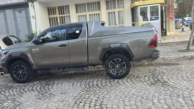 Toyota Hilux 2021 Beige