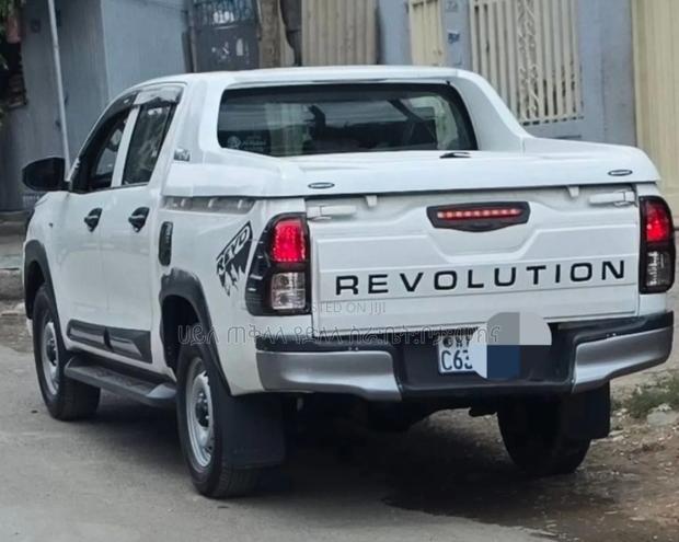 Toyota Hilux 2022 White