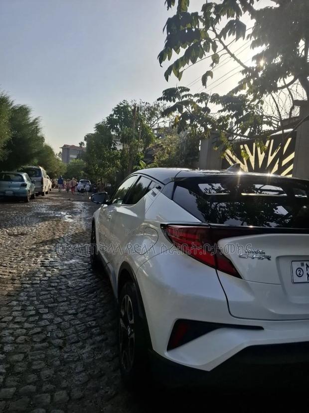 Toyota C-HR LE 2021 Ivory
