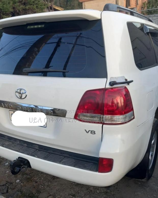 Toyota Land Cruiser 2008 White