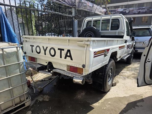 Toyota Land Cruiser 2012 White