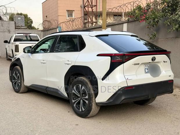 Toyota bZ4X 2022 Off white