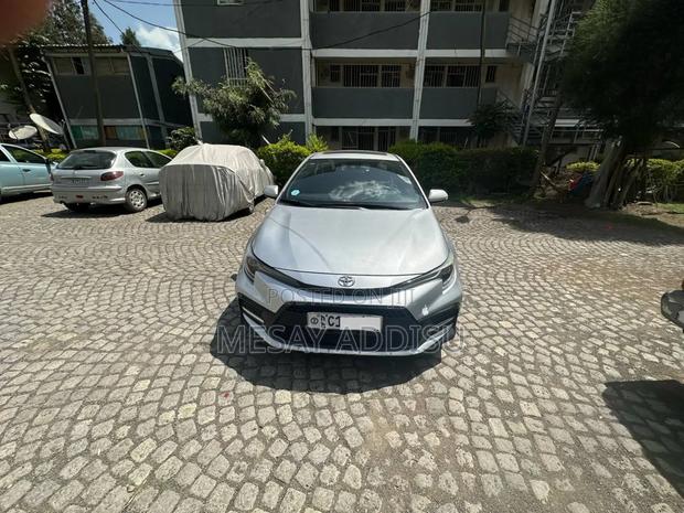 Toyota Corolla 2022 Silver