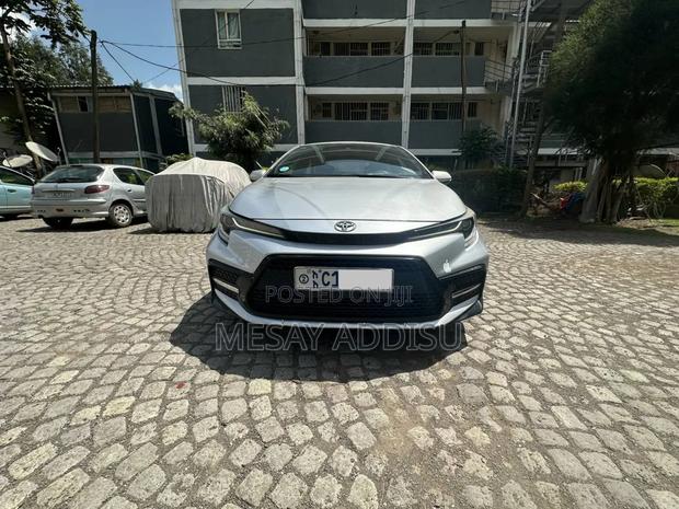 Toyota Corolla 2022 Silver