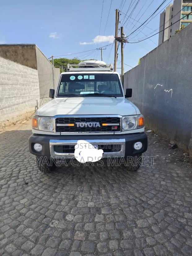 Toyota Land Cruiser 2014 White