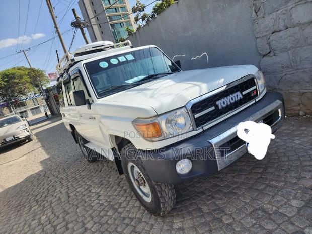 Toyota Land Cruiser 2014 White