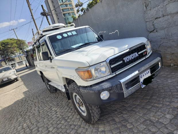 Toyota Land Cruiser 2014 White