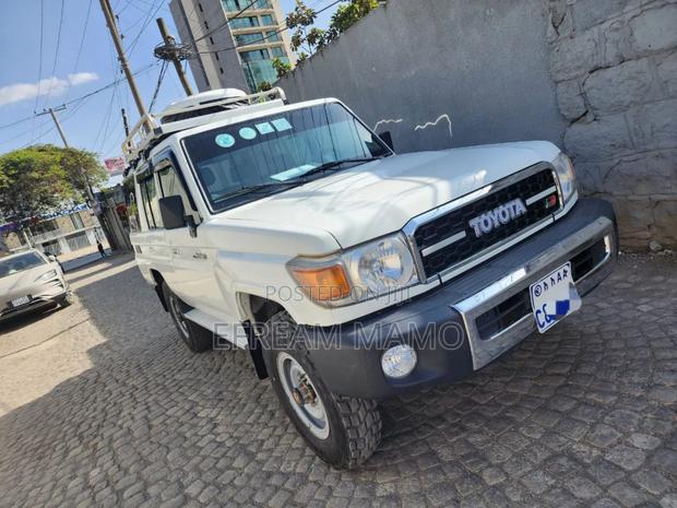 Toyota Land Cruiser 2014 White