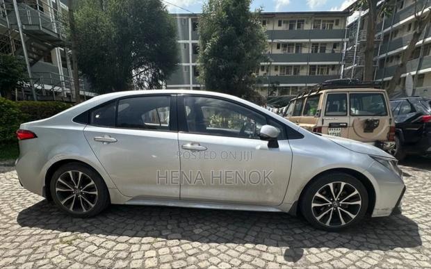 Toyota Corolla 2022 Silver