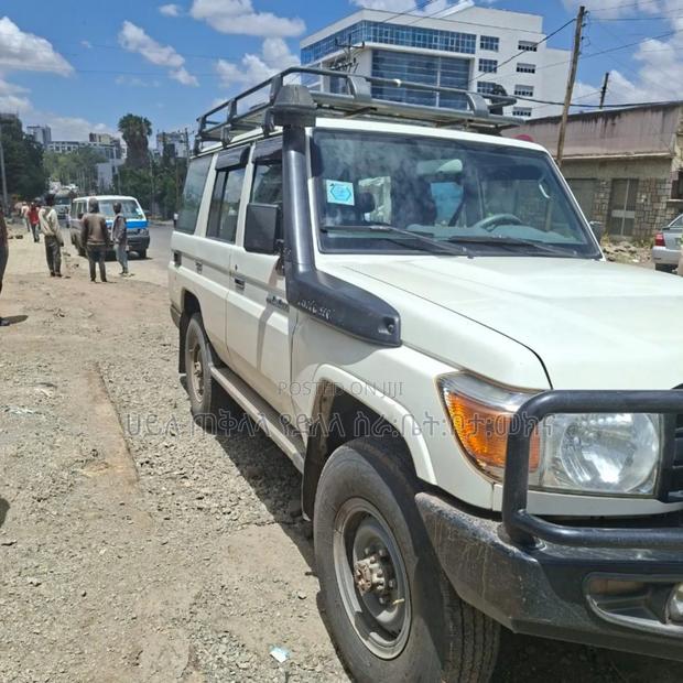 Toyota Land Cruiser 2018 Ivory