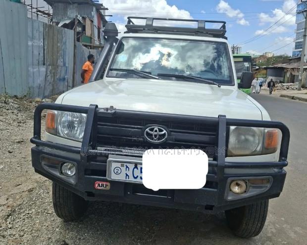 Toyota Land Cruiser 2018 Ivory