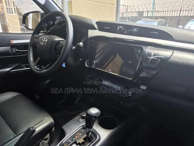 New Toyota Hilux 2024 Teal