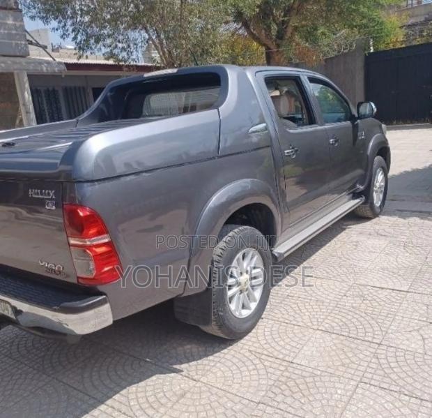 Toyota Hilux 2014 Black