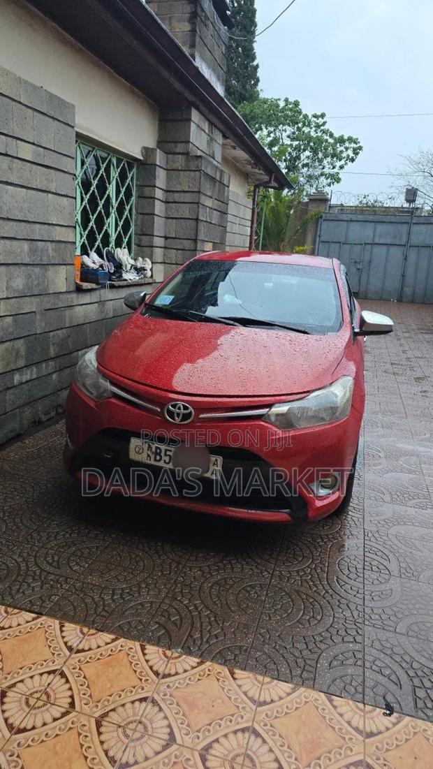 Toyota Yaris 2014 Red