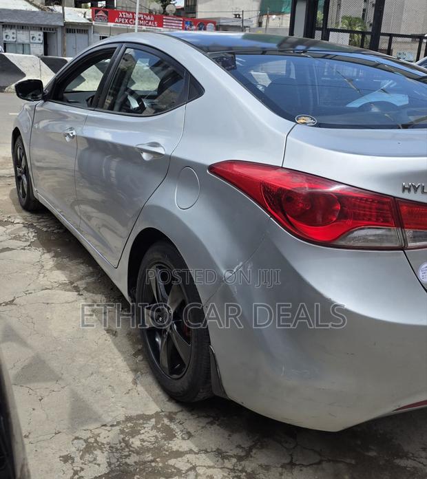 Hyundai Elantra 2012 Silver