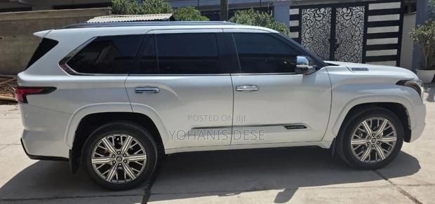 Toyota Sequoia 2024 Silver